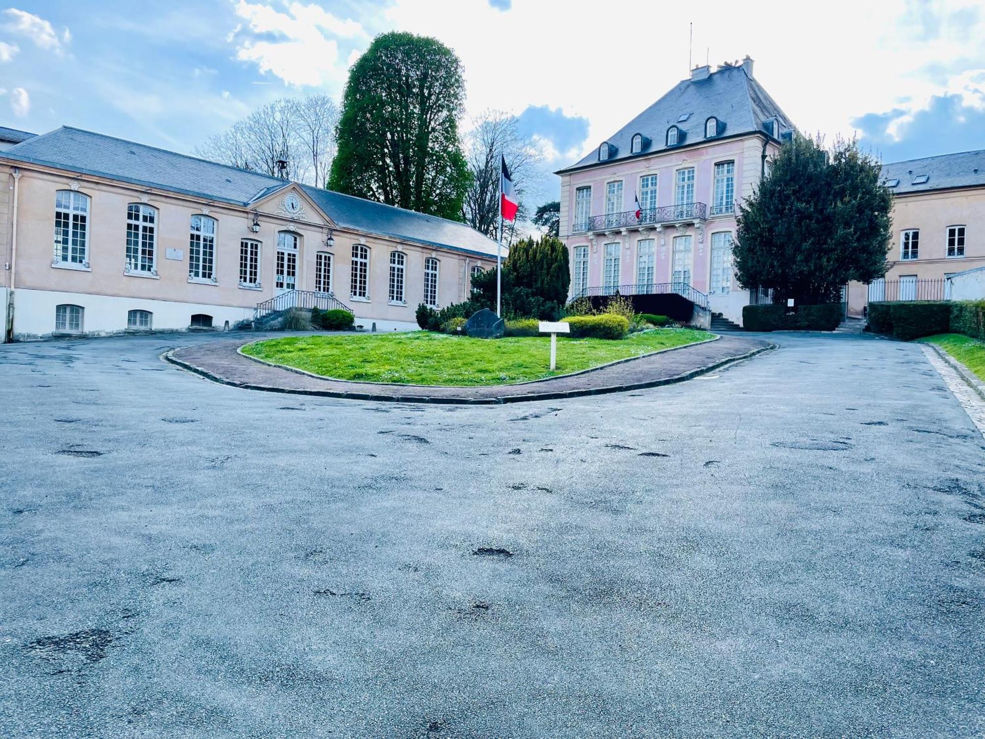 Studio Renove Et Tres Fonctionnel, Marly-Le-Roi Extérieur photo