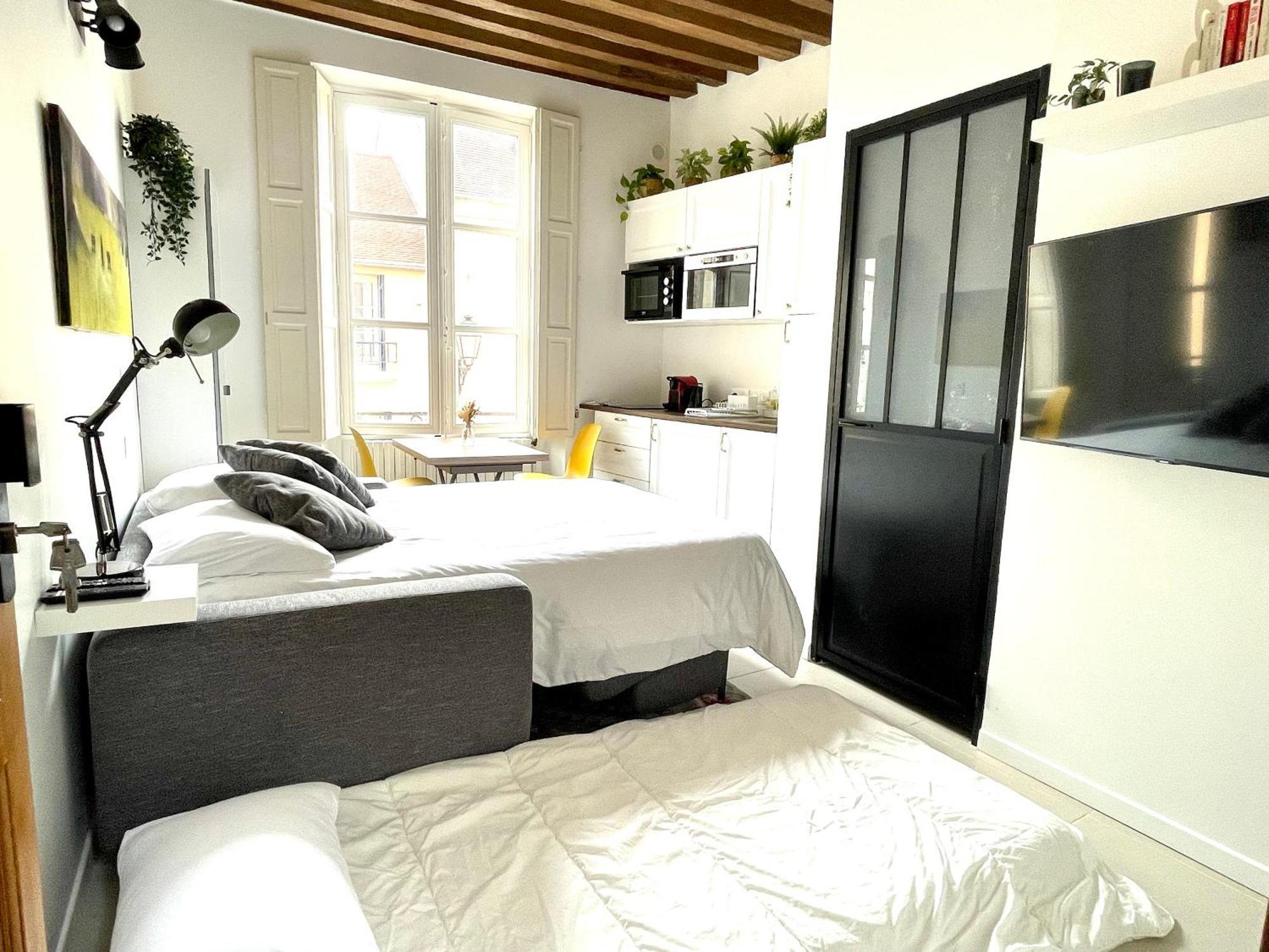 Studio Renove Et Tres Fonctionnel, Marly-Le-Roi Extérieur photo